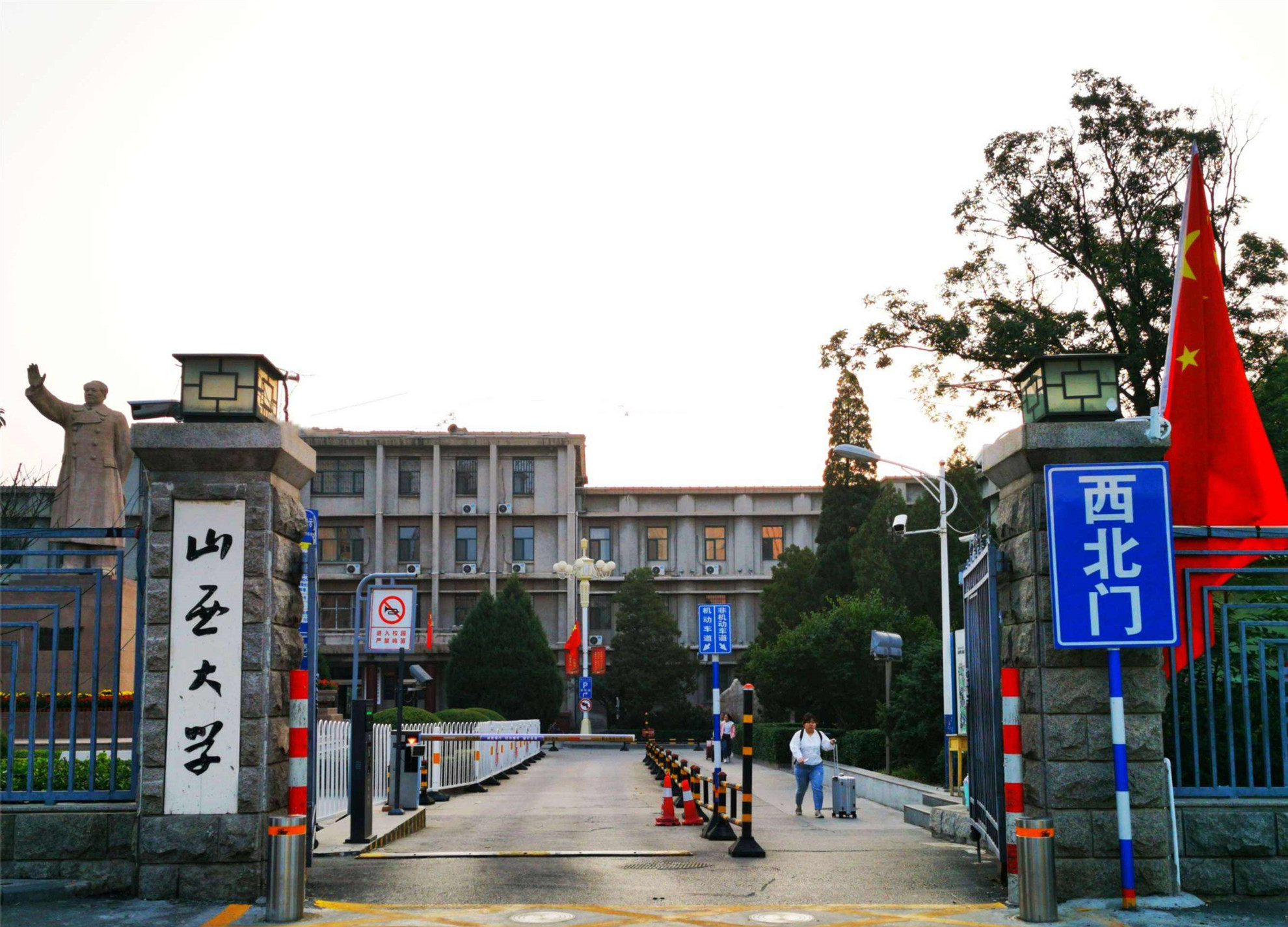 太原理工大学学生处电话_山西大学与太原理工大学比较_山西第一高校之争