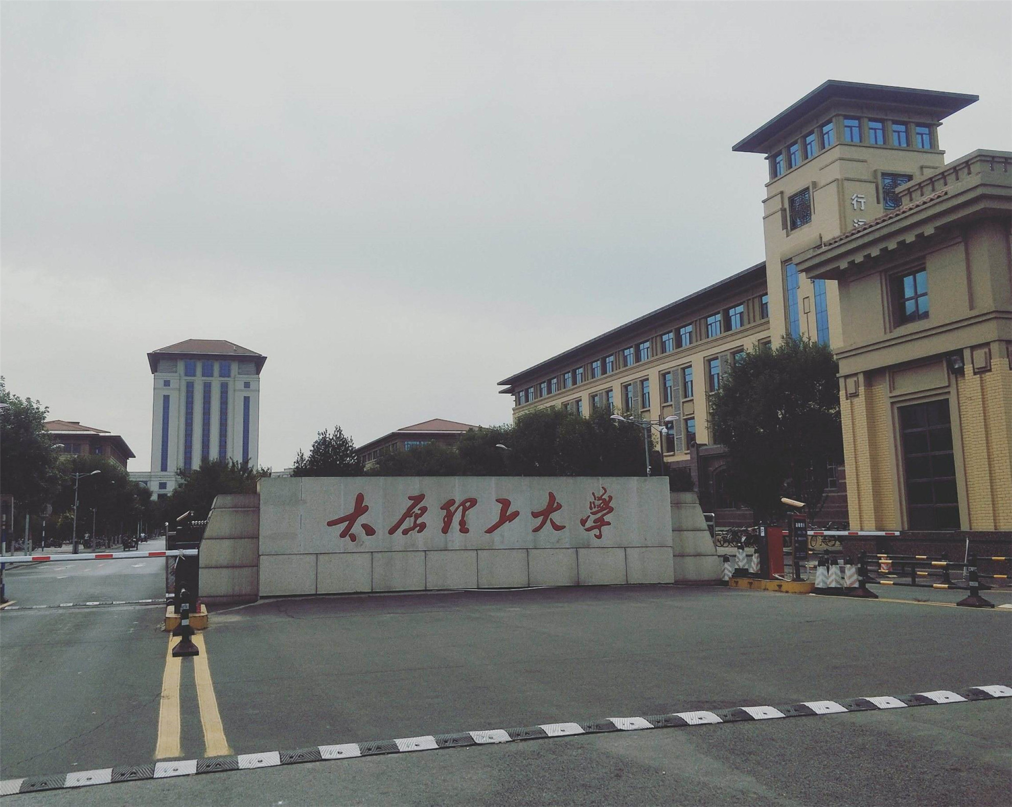 太原理工大学学生处电话_山西大学与太原理工大学比较_山西第一高校之争
