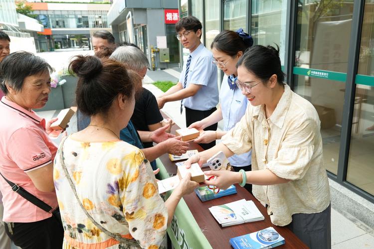 守护蓉城，抗疫“邮”我——邮储银行四川省分行直属支行服务社区