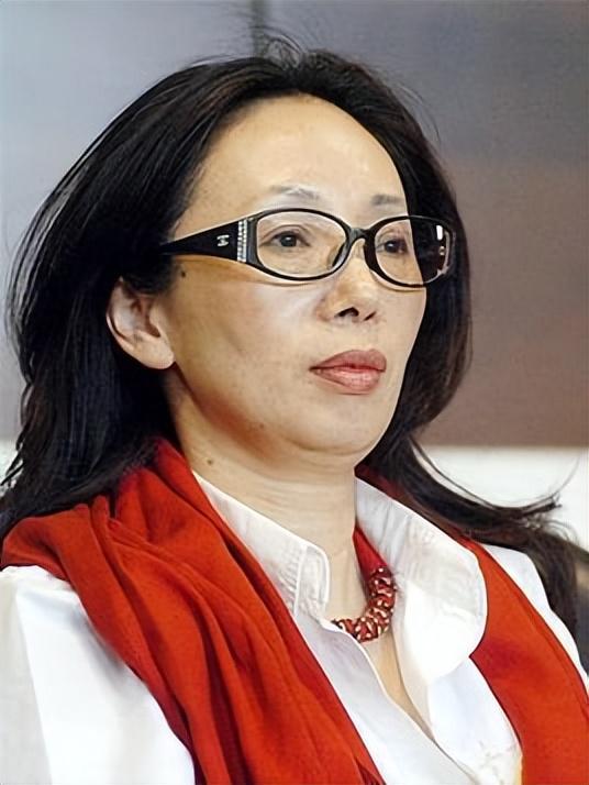 黑龙江女首富戴秀丽，95亿身价却被离婚，丈夫：受够了妻子太有