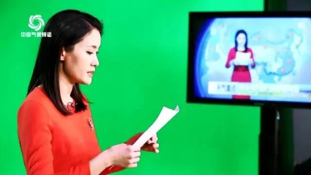 天气主播霍佳亮相《新闻联播天气预报》