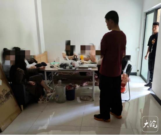 合法的股票配资_犯罪嫌疑人唐某某等人被抓获_亳州市公安局捣毁股票配资电话引流诈骗窝点