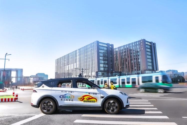 “国家队”首汽约车抄滴滴后路，拿下北京首张网约车牌照